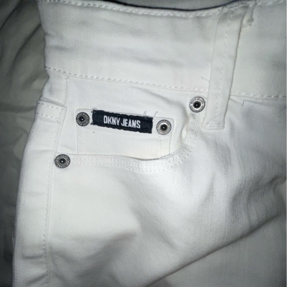 DKNY WHITE BOERUM HIGH RISE FLATE JEANS - Picture 7 of 9